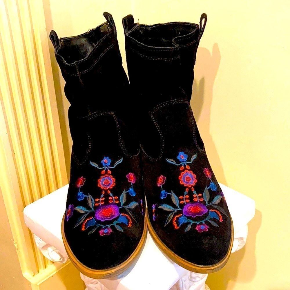 Aldo black suede boots with floral embroidery size 9 - Picture 2 of 7